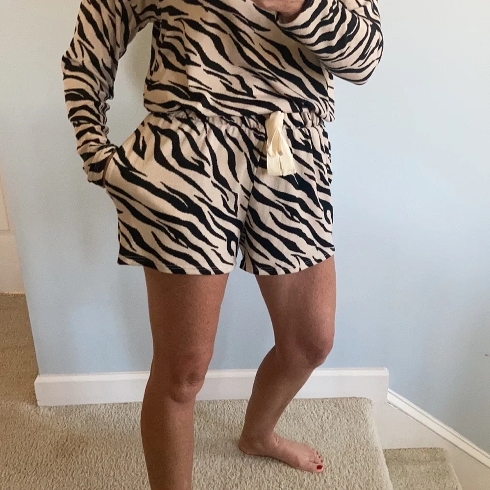 Animal Print 2 Piece Lounge Set - Picture 3 of 9